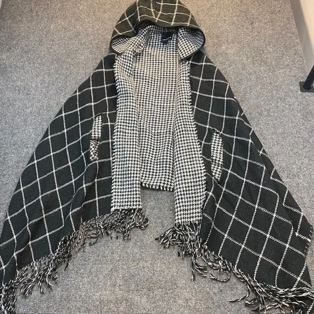 TROUVE Hooded Black White Plaid Poncho Jacket Wool Blend Womens One Size Warm